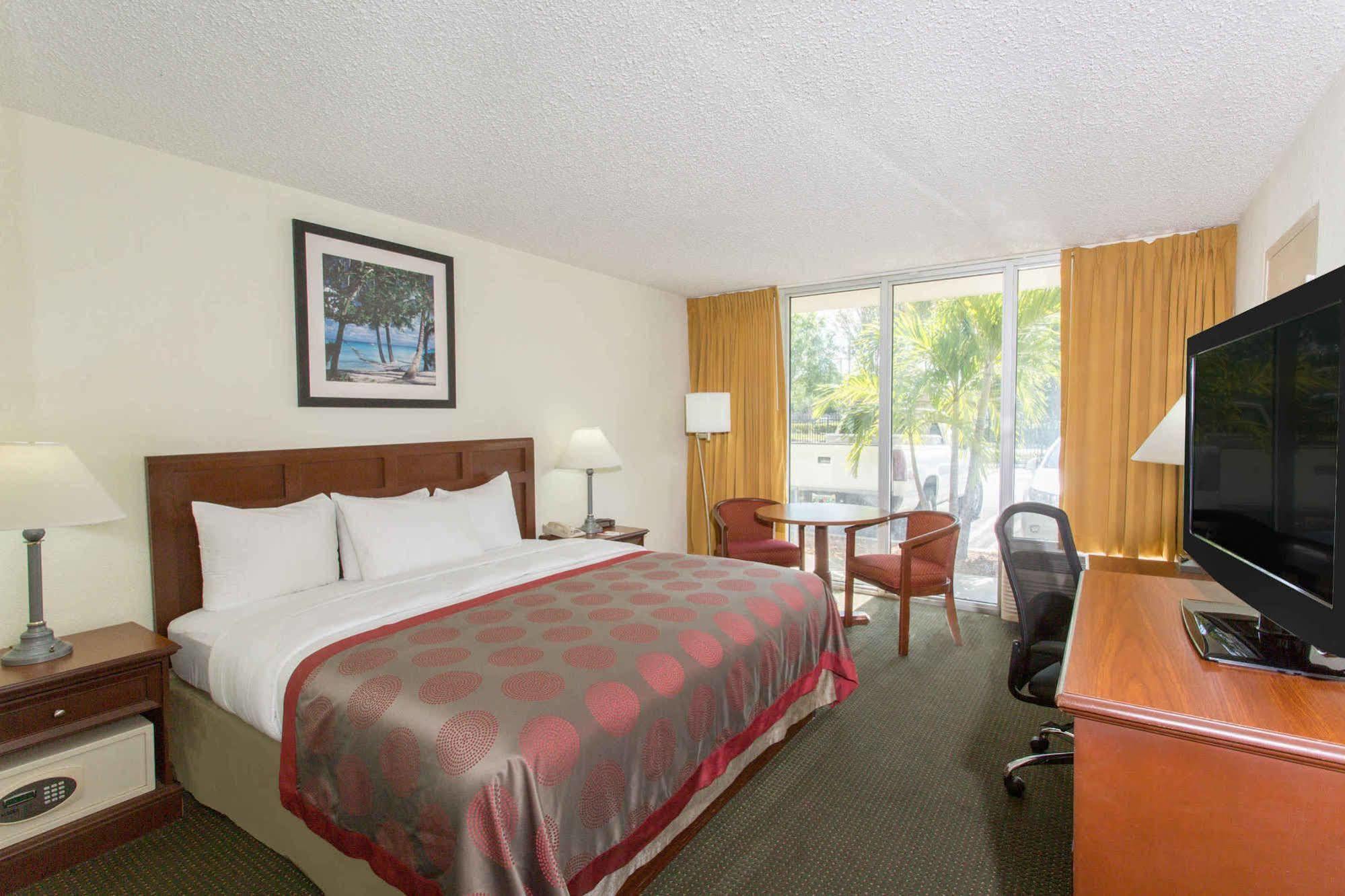 Ramada Miami Airport North Hotel Hialeah Buitenkant foto