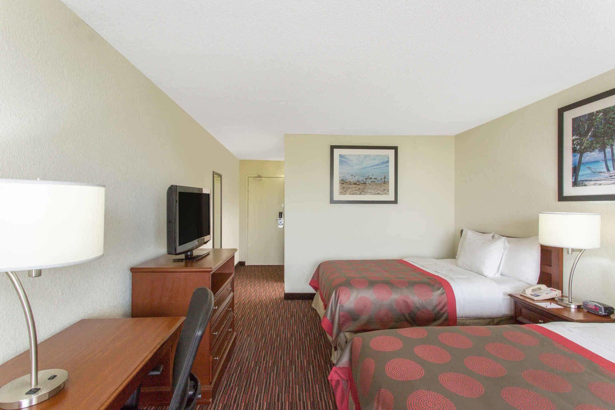 Ramada Miami Airport North Hotel Hialeah Buitenkant foto