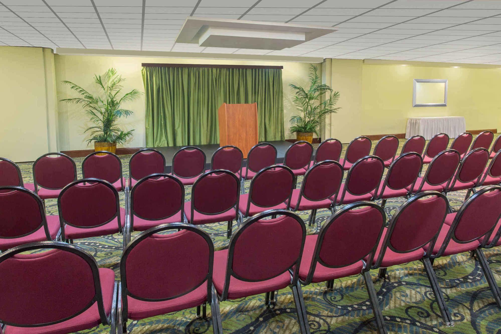 Ramada Miami Airport North Hotel Hialeah Buitenkant foto