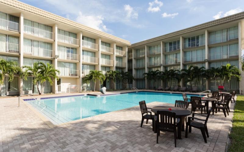 Ramada Miami Airport North Hotel Hialeah Buitenkant foto